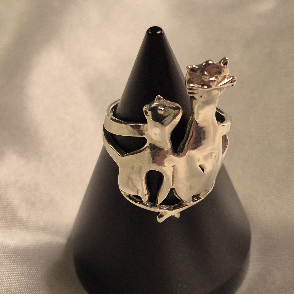 The "Cats" Sterling Silver Ring!  What A Fun & Sweet RING!